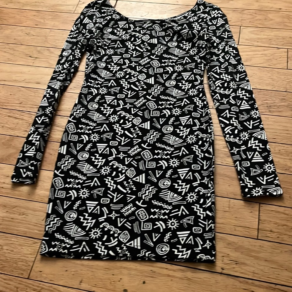 Forever 21 short black white long sleeve body con dress